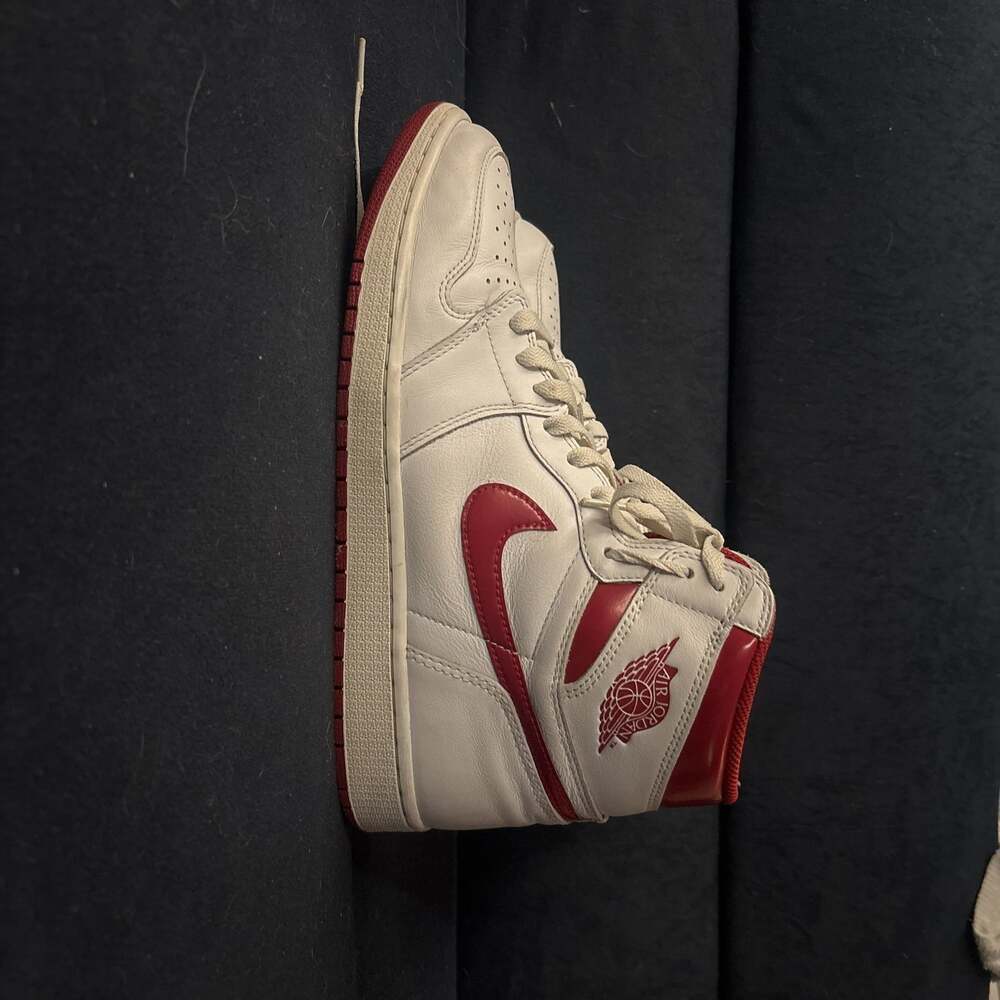 Air Jordan 1 Retro High OG Metallic Red (2017)